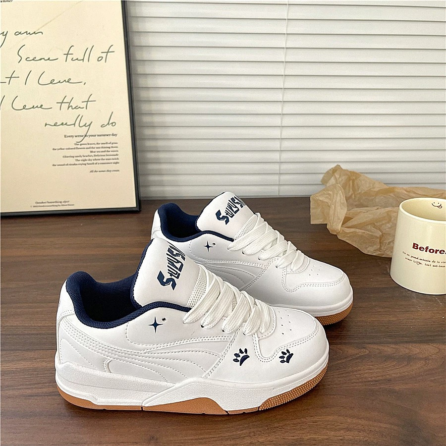 Zapatos de mujer 2026 nuevos zapatos de skate de pan transpirables para niñas zapatos deportivos de suela gruesa pequeños zapatos blancos para mujeres estilo casual diario