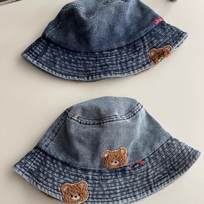 Coreano lindo arco bordado osos pegatinas vaqueros pescador sombrero para mujeres 2025 nueva cara pequeña marea de sombrero de cuenca