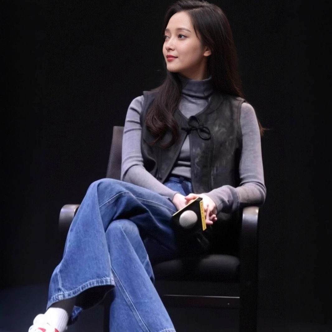 in stock Ni Ni Same Style Black High-end Sense New Chinese Style Jacquard Sleeveless Vest National Style Buckle Design Sense Top for Women