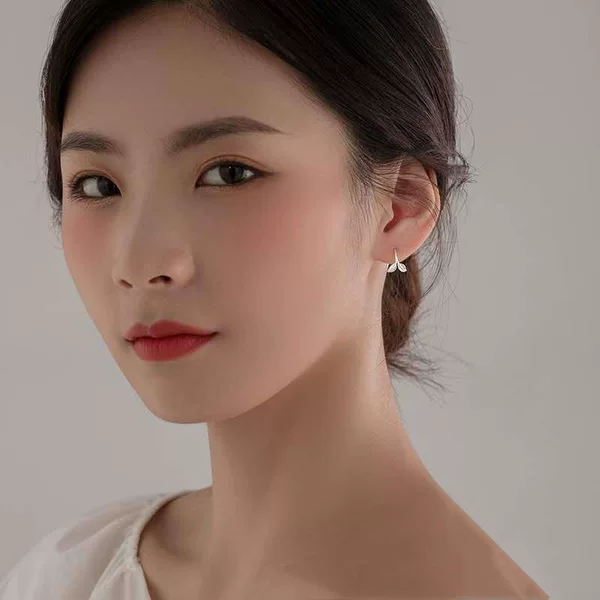 Tender Leaf Earrings for Women, Fresh and Simple Korean Style, Elegant and Minimalist Earrings, Fashionable and Unique Tulip Design