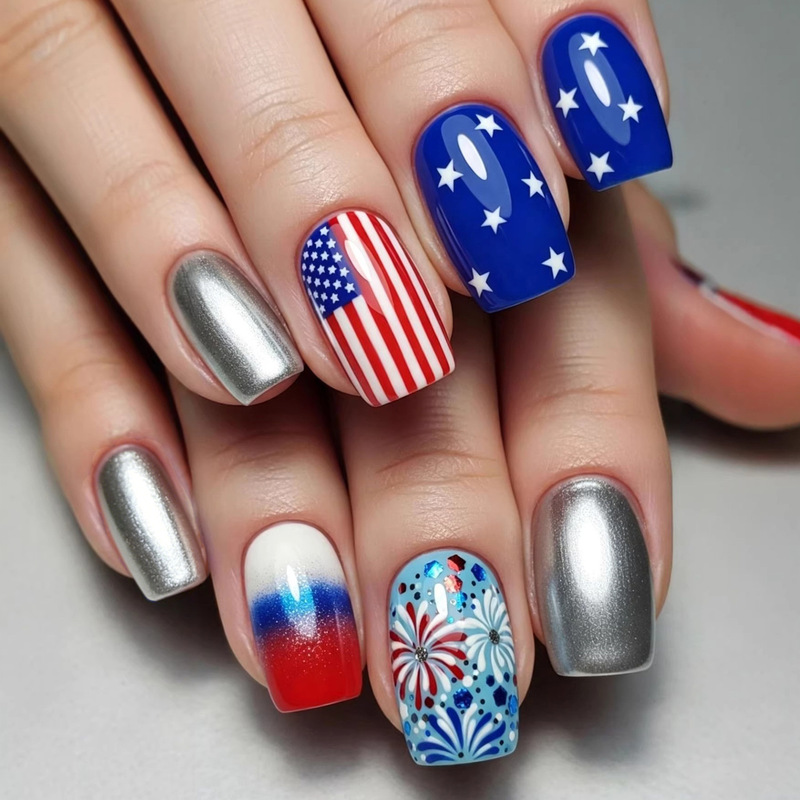 Independent, increasingly popular nail art: red, white, and blue square-shaped nail tips, ready-to-wear nail pieces, and nail stickers with a national flag design