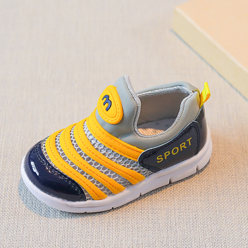 Una pieza de entrega 2025 verano bebé oruga zapatos para niños de 1 a 6 años transpirables de malla simple zapatos para niños pequeños comercio exterior
