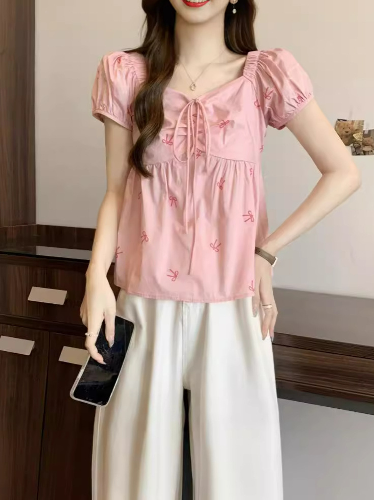 新しいギャルの蝶結びのプリントのシャツの女性服の夏のデザインのひもはやせている短い泡の女性の夏の上着を現します。