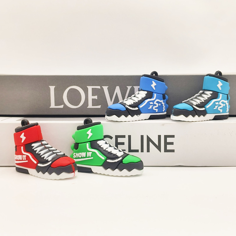 Miniature simulated shoes, sneakers, high-top shoe models, decorative items, pendants, accessories, small gifts for shoe store promotions, wholesale Miniature simulated shoes, sneakers, high-top shoe models, decorative items, pendants, accessories, small gifts for shoe store promotions, wholesale