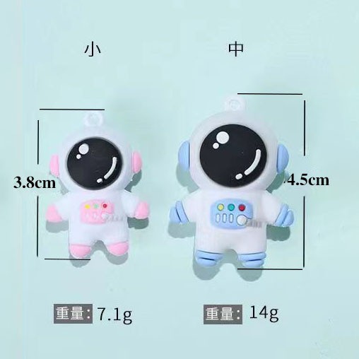 Astronauta llavero pequeño colgante encantador corazón de niña dibujos animados muñeca creativa de goma blanda astronauta pareja colgante