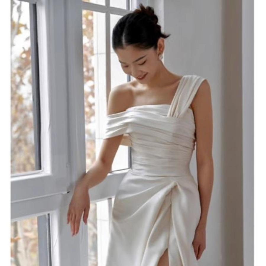 Nuevo Vestido de Noche Blanco de Satén con Hombros Descubiertos, Transparente, Simple y Elegante, con Abertura y Cola de Pez para Banquetes y Fotografía de Viajes 2025
