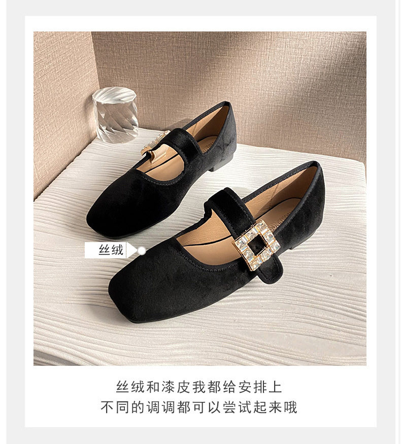 Giày Mary Jane nữ mũi vuông đế bệt, quai ngang đính đá và khóa vuông — Da sáng chế màu đen (đáy phẳng), Màu đen nhung (đáy phẳng) chi tiết 13