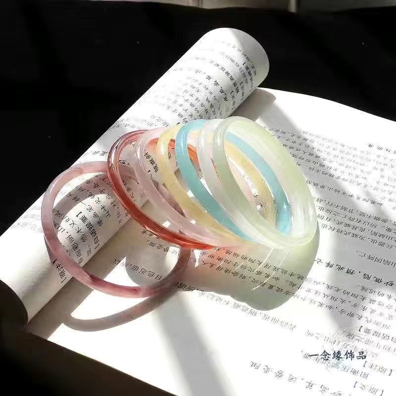 A Step-By-Step Sound Glass Imitation Jade Rose High-End Antique-Style Accessory, Similar to the "White Moonlight" Model, with a Jingling Sound Bracelet for Women