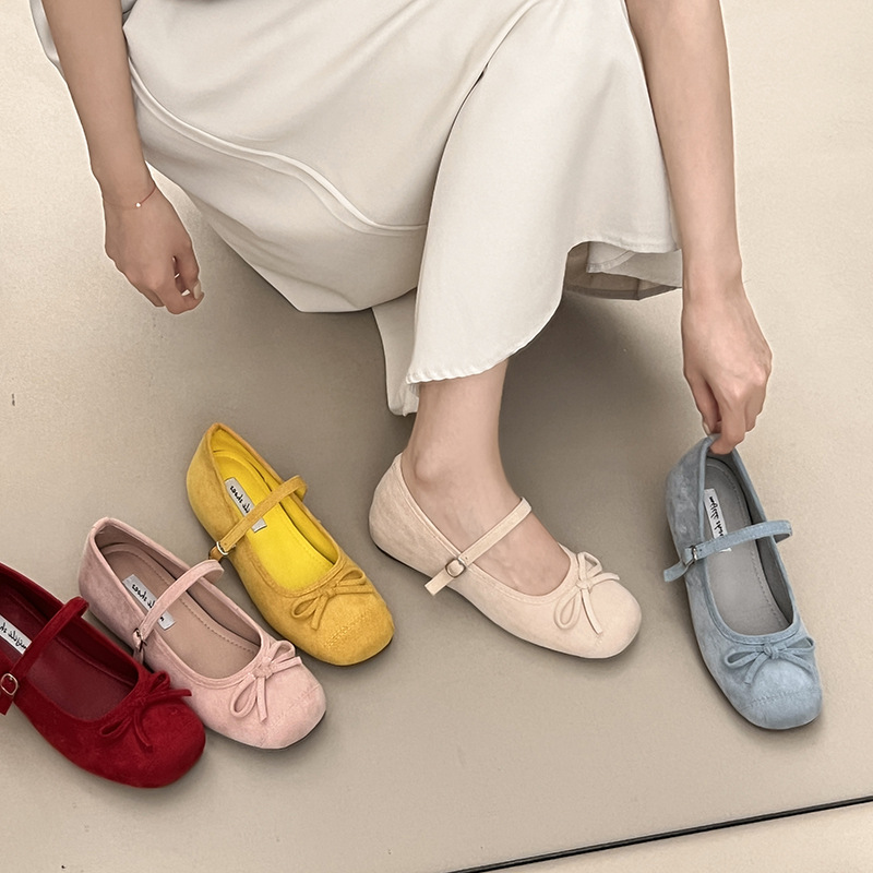 여성을 위한 프렌치 플랫 슈즈 2025 신작 봄 여름 스커트와 어울리는 부드러운 스타일의 발레 이브닝 슈즈