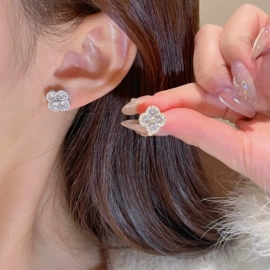 项链;耳钉;手链