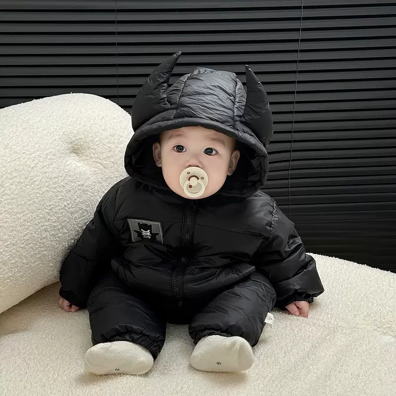 婴儿连体羽绒服冬季帅气男宝白鸭绒保暖爬爬服洋气宝宝连体衣冬装