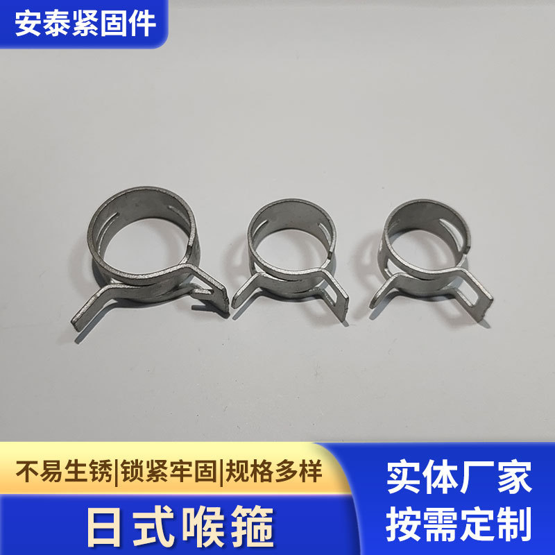 現物の手は日本式の弾性的な喉のカチューシャの金属のカチューシャの日本式の金属の管をつまんで弾力的なカチューシャの自動車の油管の水を挟みます。|undefined