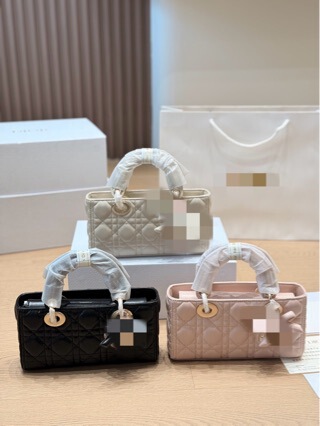 Classic D Brand High-End Version Lady Dior Bag with Sheepskin Texture, Handbag, Shoulder Bag, Crossbody Bag, Cross-Border Foreign Trade Women's Bag Classic D Brand High-End Version Lady Dior Bag with Sheepskin Texture, Handbag, Shoulder Bag, Crossbody Bag, Cross-Border Foreign Trade Women's Bag