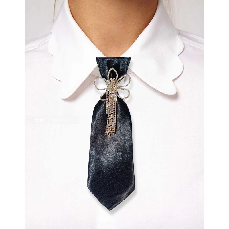 Cravatta floreale nera con strass e nappe accessorio per donna_voghion.com