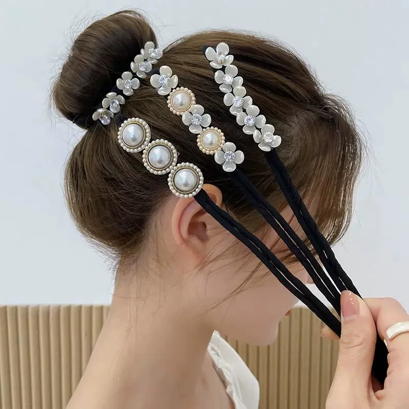 Elegant hairgrip, flowered, 2021 collection, adds volume