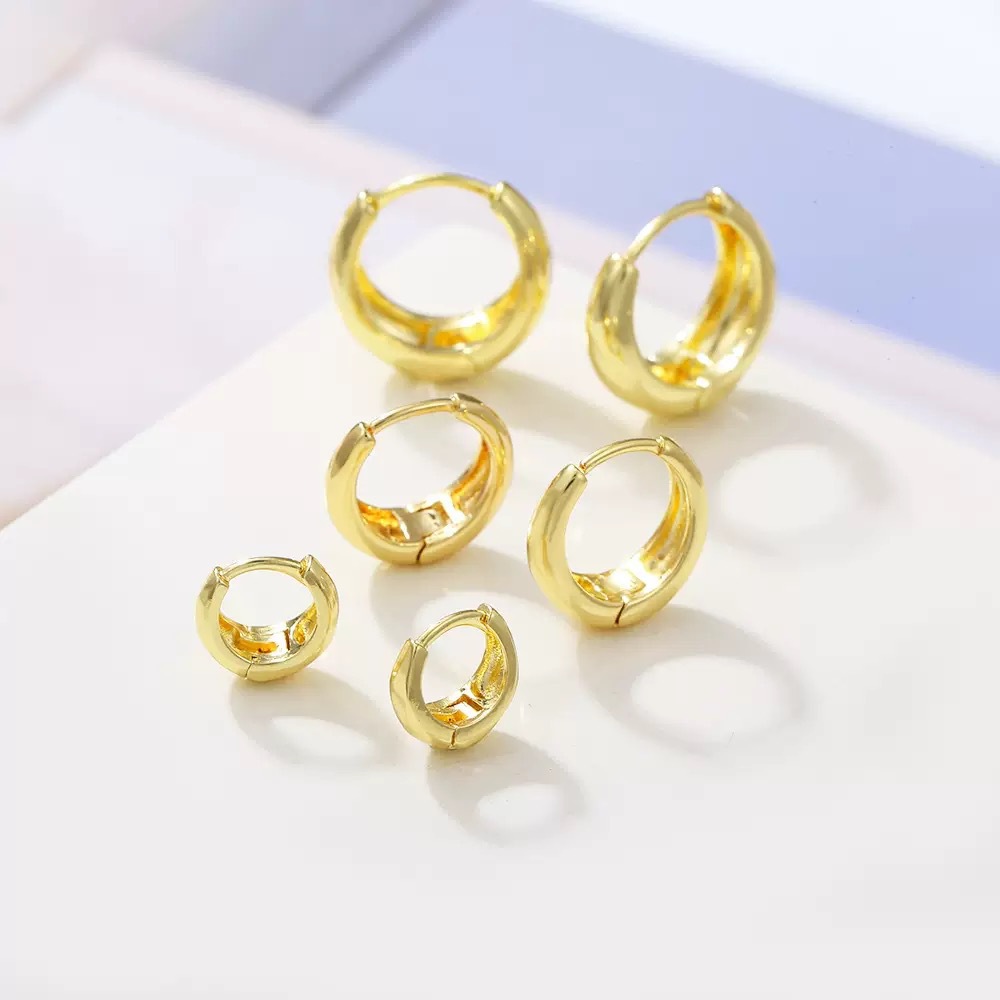 Temperamento coreano nicho 925 pendientes de plata simple personalidad femenina simple brillante joyería de viento frío al por mayor