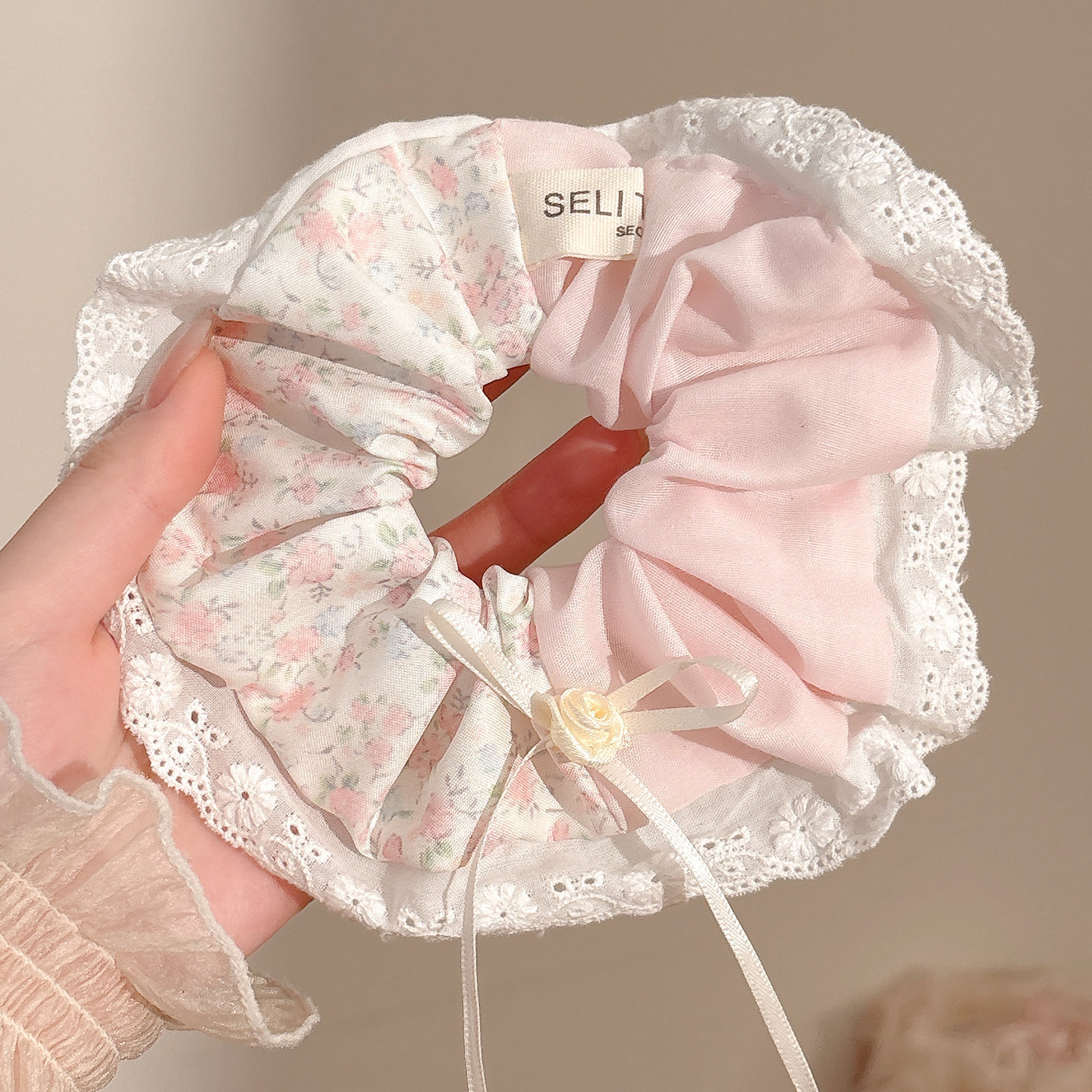Nuevo scrunchie de encaje multicapa 2026 para mujer, lazo para el pelo de alta gama, accesorio suave para el cabello estilo coreano.