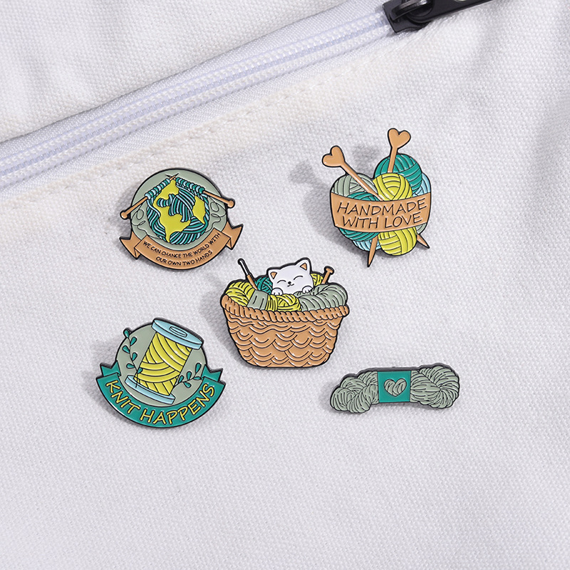 Casual Elegant Lady Pin Letter Cat Alloy Stoving Varnish Unisex Brooches display picture 5