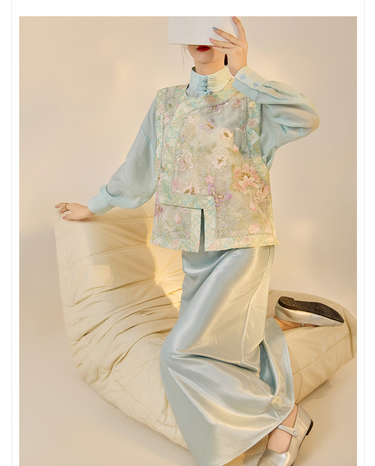 Áo vest gile nữ lụa tơ tằm thêu họa tiết cổ tròn không tay phong cách Trung Hoa mới ZX N6021 — màu xanh nhạt chi tiết 11