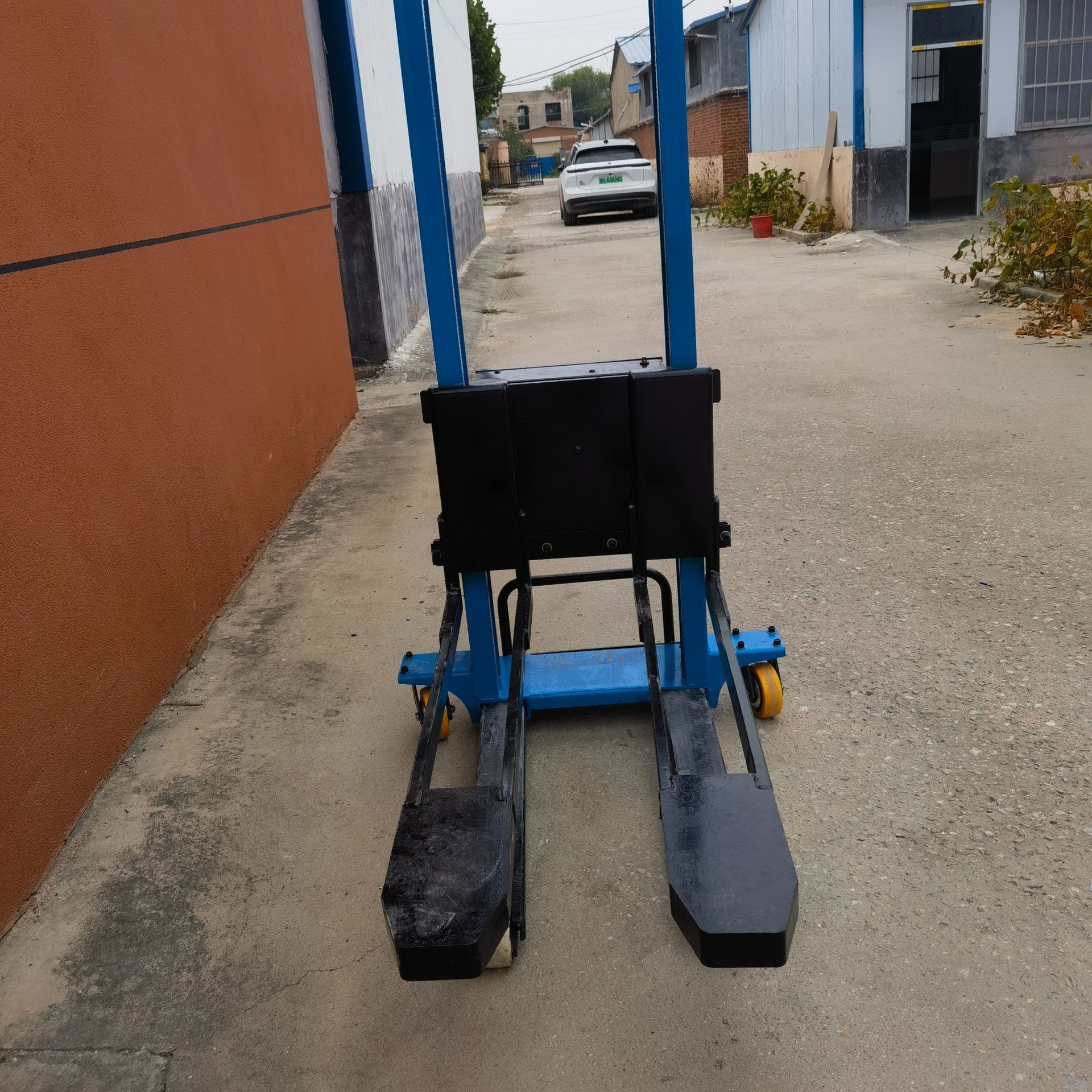 全电动随车叉车1吨小型装卸液压车全自动无线遥控升降搬运车