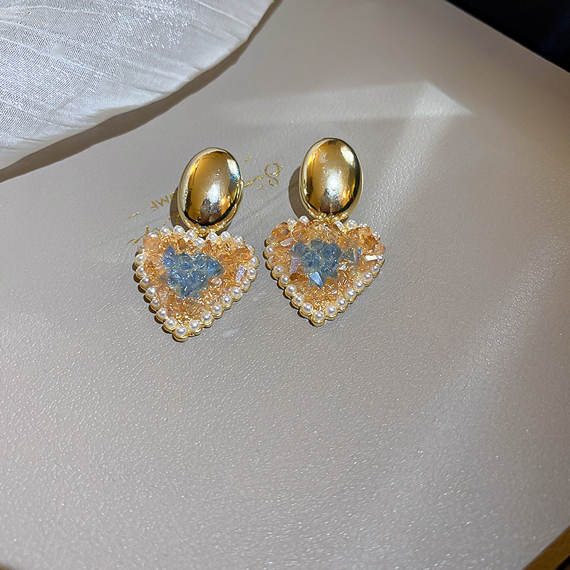 Retro Heart Shape Alloy Inlay Artificial Pearls Womenu0027S Ear Studs 1 Pair