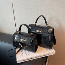 鳄鱼纹凯莉包包女式2026新款小众简约小方包百搭手提单肩斜挎包