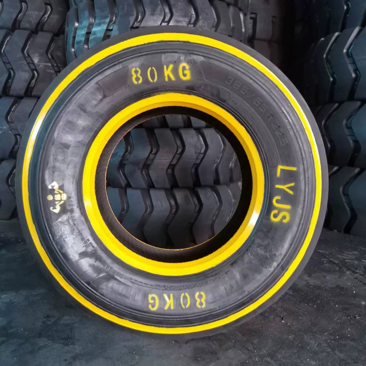 Шина для фитнеса 385/55R22.5 80 кг для упражнений в тренажерном зале