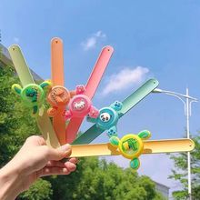 61儿童节可旋转飞非驱蚊手环儿童啪啪圈硅胶手链植物精油防叮发光