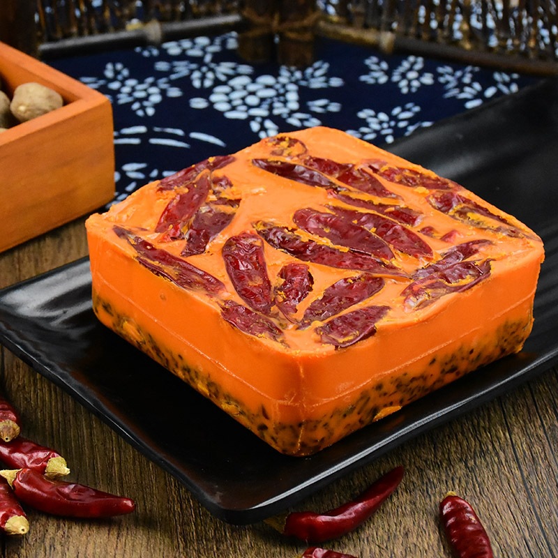 Chongqing authentic bridge head cow oil old hot pot bottom material 500g spicy and hot pot / spicy and hot pot soup seasoning wholesale agent 