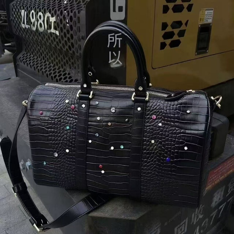 Crocodile-patterned large-capacity tote bag, a stylish and luxurious travel bag with a textured design, perfect for carrying jewelry and as a shoulder bag
