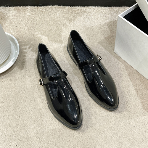 Vintage black small leather shoes for women, spring and autumn French-style shallow Mary Jane shoes, low-heeled pointed-toe flat shoes with thick soles