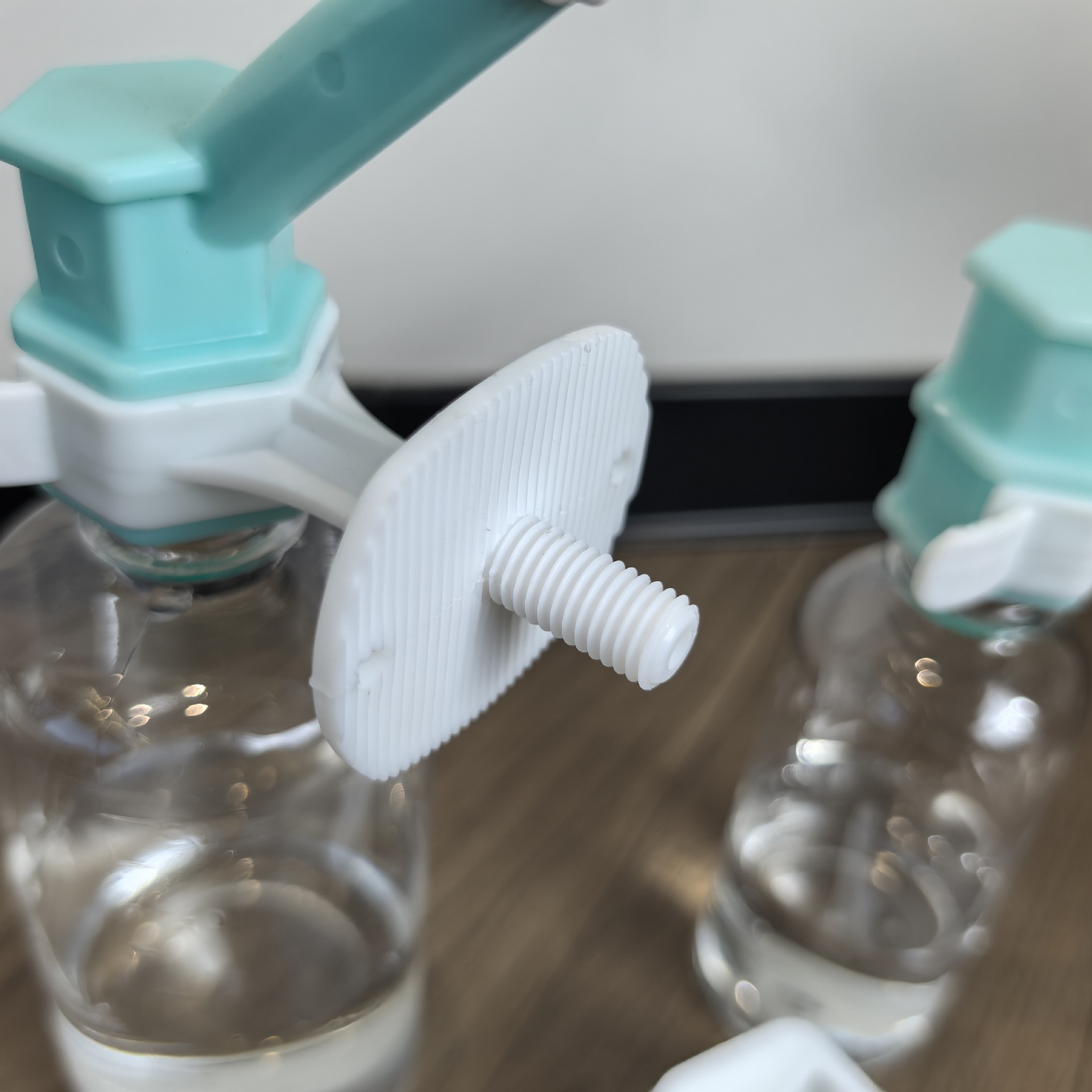 Personalizada mascota colgante hervidor de agua estilo gato perro mascota bebida automática para colgar jaula portátil