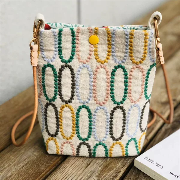 Hand-Embroidered Mobile Phone Crossbody Bag, Stereo Niche Mini Mobile Phone Bag, Compact and Lightweight Outing Women's Bag Storage Bag