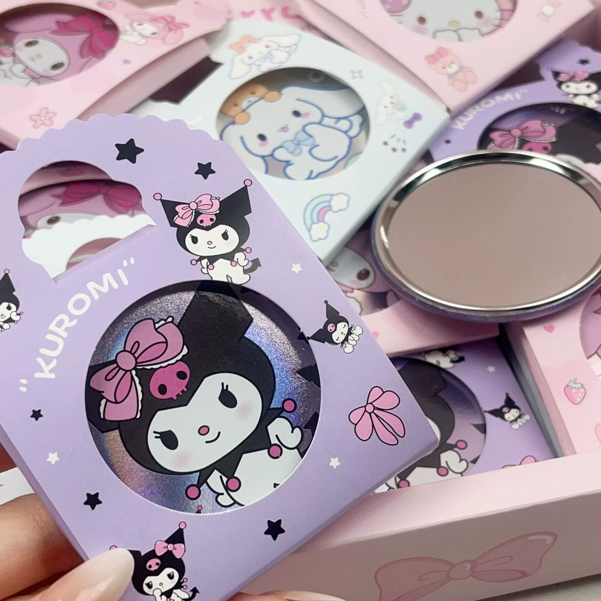 Спотовые поставки Sanrio Kulomi Мелетти лазер маленький круговой зеркало портативный косметический зеркало зеркало красоты