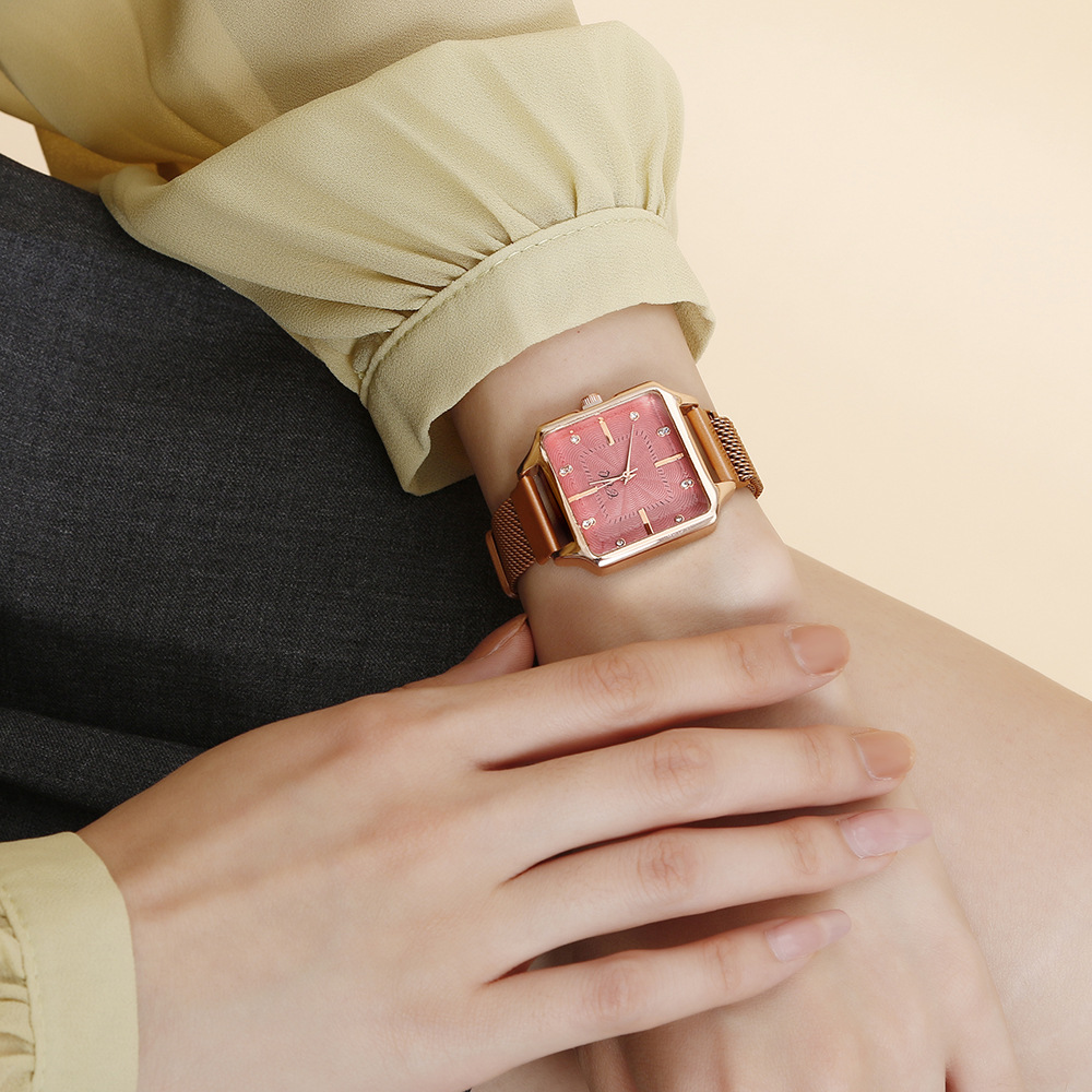 Modische Luxus-Quadrat-Zifferblatt mit Diamant-Intarsien, modische Magnetschnalle mit Quarz-Damenarmbanduhr_voghion.com