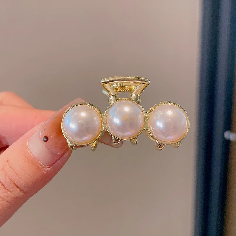 Nuevo medio lazo pelo pequeño clip simple tiburón clip accesorios para el cabello para las mujeres Pequeño clip de metal tamaño pequeño perla horquilla rota 2024