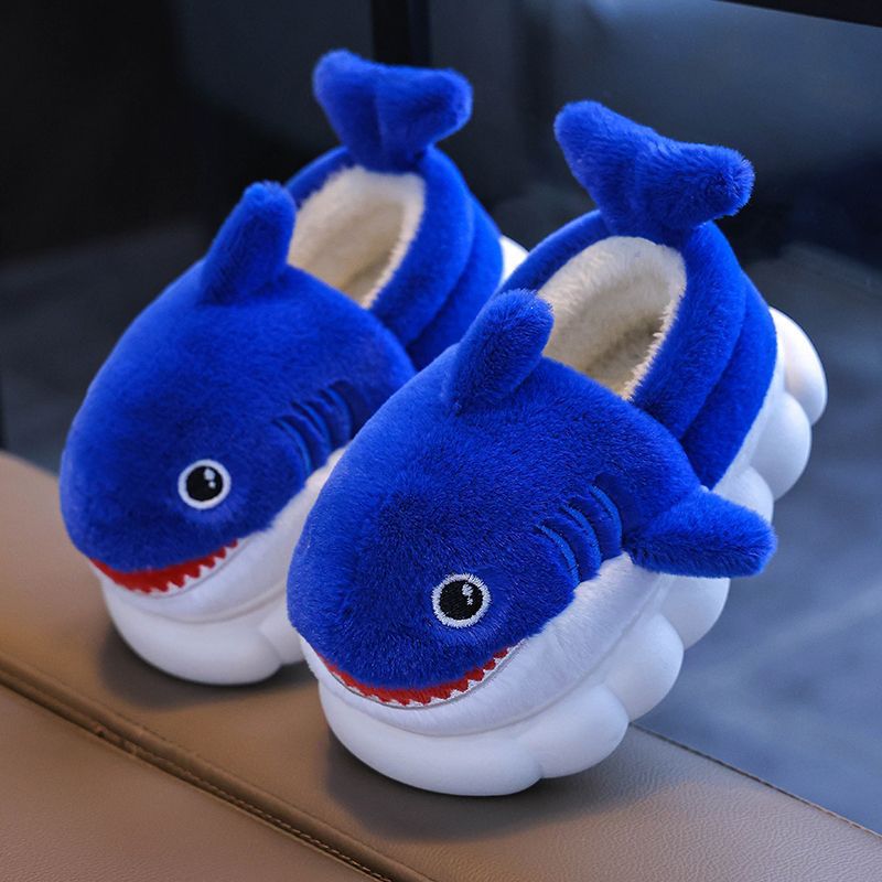 Bolsa de invierno para niños zapatos de tacones de algodón tiburón niños padres-hijos hogares cálidos peludos niños pequeños y medianos bebés zapatillas de algodón