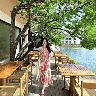 气质甜美挂脖碎花无袖露肩连衣裙女装2026新款沙滩度假风鱼尾礼群