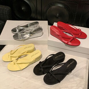 wedge�����ׁ��L�¸�Ь2026���¿���Ů�L�⴩����r���������¸�