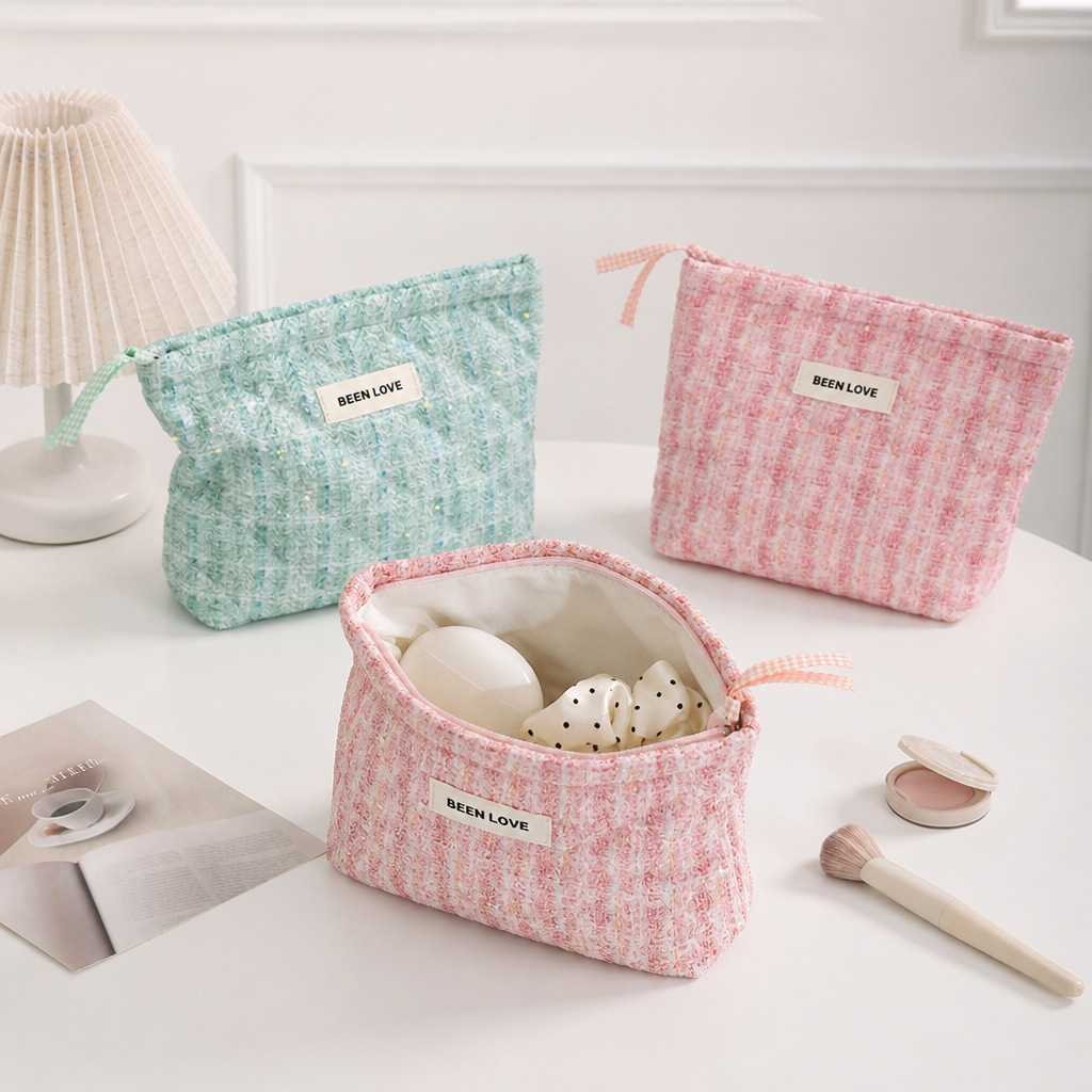 Runhui Embroidery Dream Handheld Storage Bag, Stylish Chanel-Style Makeup Bag for Women, Portable Makeup Bag, Large Capacity, High-End Feel