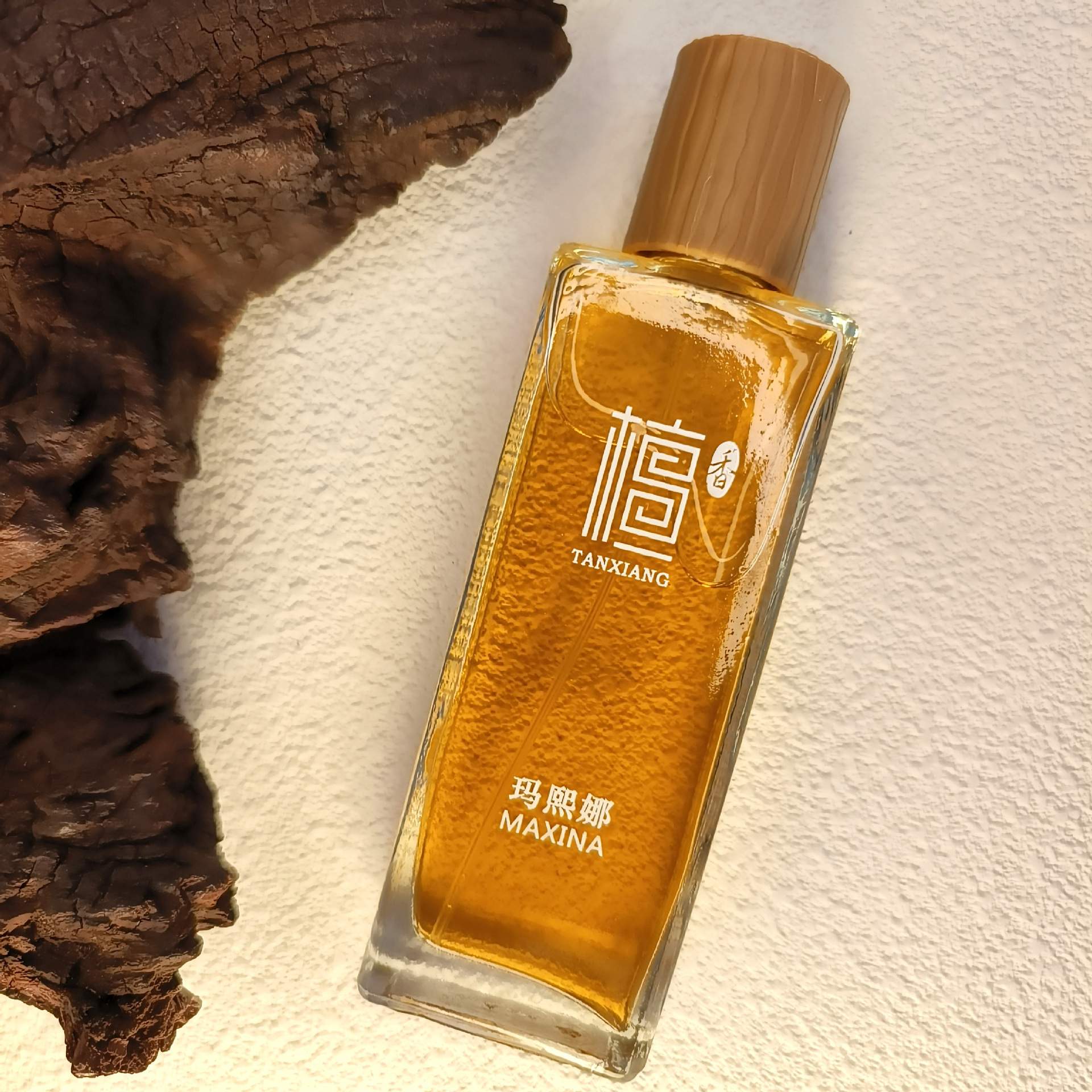 wooden fresh perfume sandalwood with a light fragrance strongly…