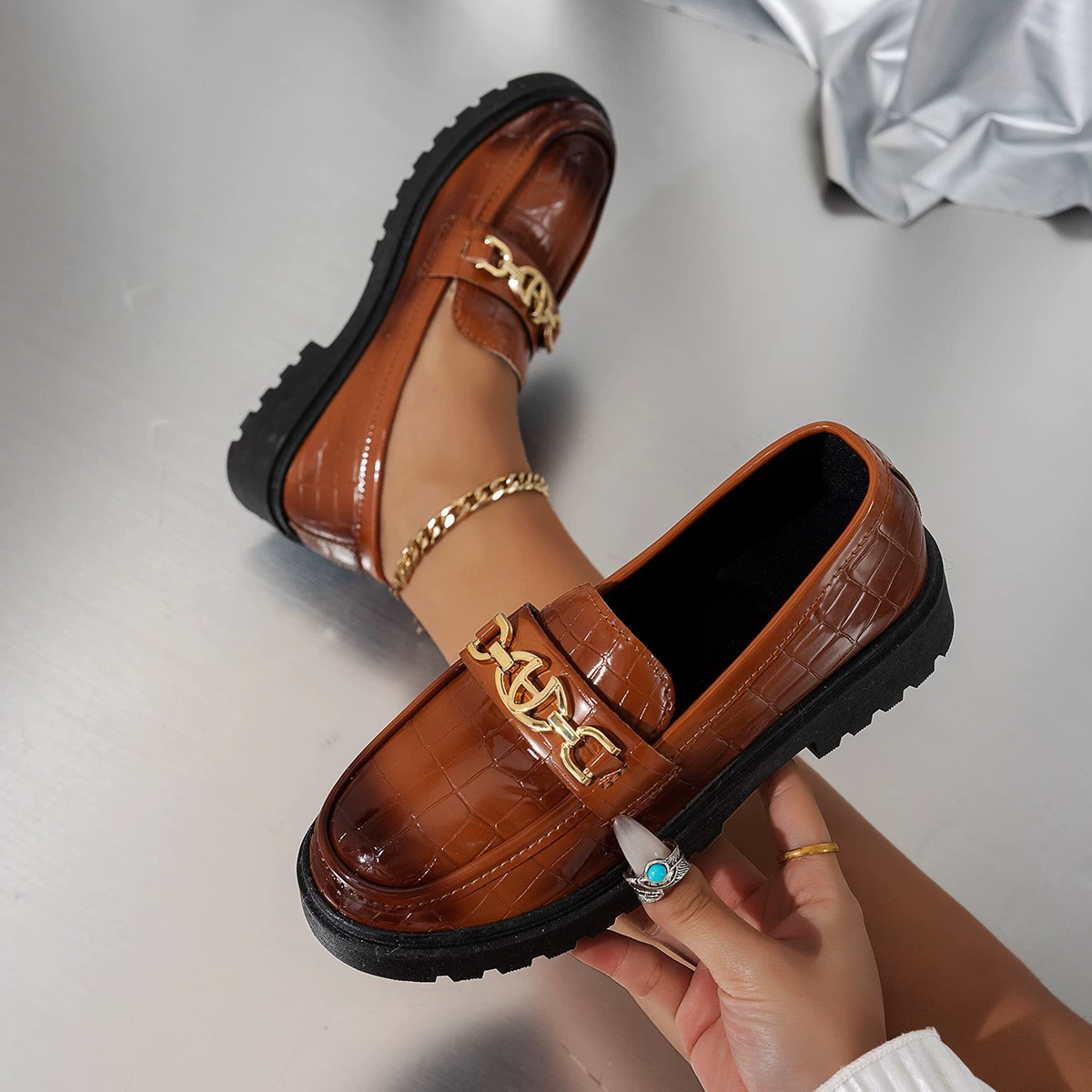 Женские туфли на плоской подошве из мягкой кожи на платформе и толстой подошве, повседневные коричневые маленькие кожаные туфли в британском стиле, летние универсальные лоферы с низким вырезом.