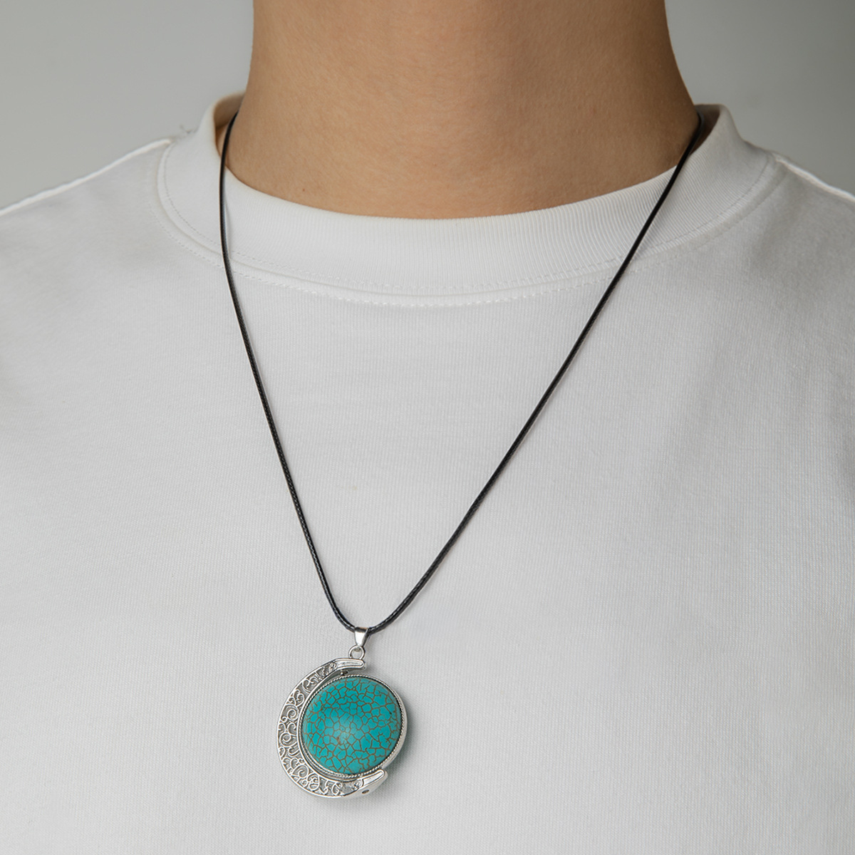 Geometric Moon Retro Classic Style Alloy Pendant Necklace Wholesale display picture 4