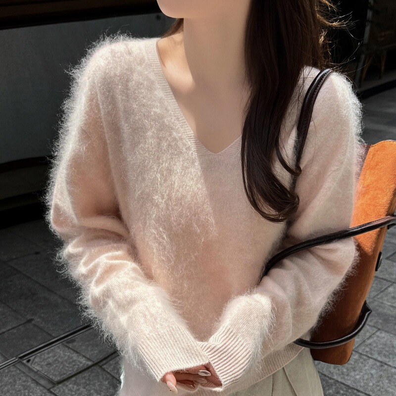 Silk, wool + cashmere, 26 new, seamless one-piece garment, brushed soft, casual loose V-neck knit sweater Silk, wool + cashmere, 26 new, seamless one-piece garment, brushed soft, casual loose V-neck knit sweater