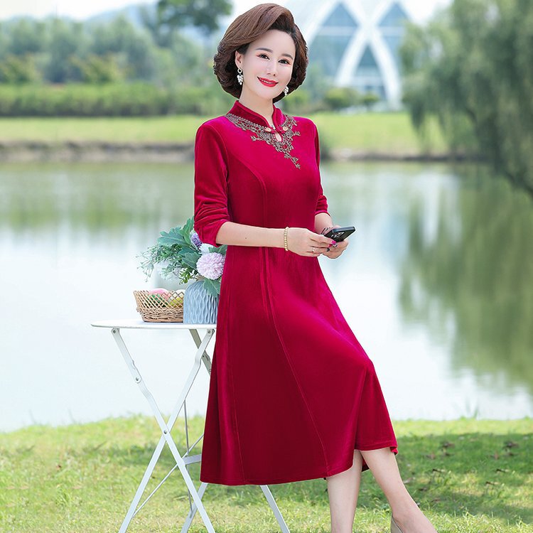 Autumn dress for moms gold velvet dress Western style middle-aged and elderly women autumn and winter happy mother-in-law wedding dress cheongsam dress