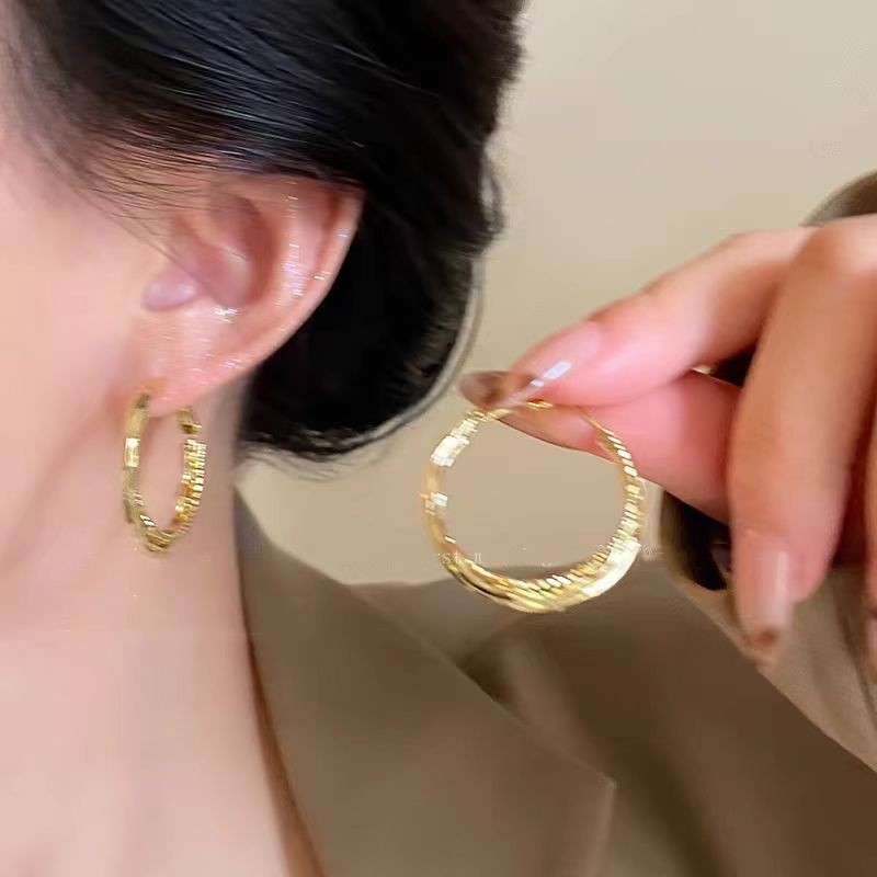 Multi-layered gold earrings