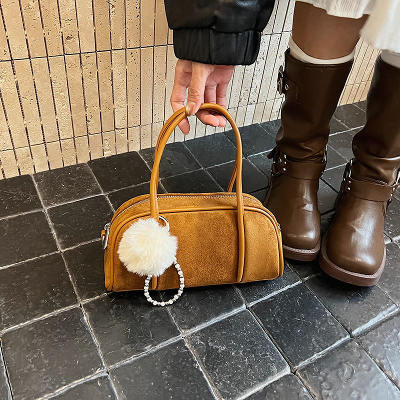 2025 otoño y invierno texturas de seda de moda retro bolso de bolos de estilo exterior de color puro bolso de viento