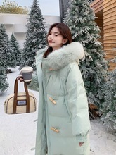 羽绒服女中长款年冬季新款牛角扣宽松浅绿色时尚过膝加厚外套