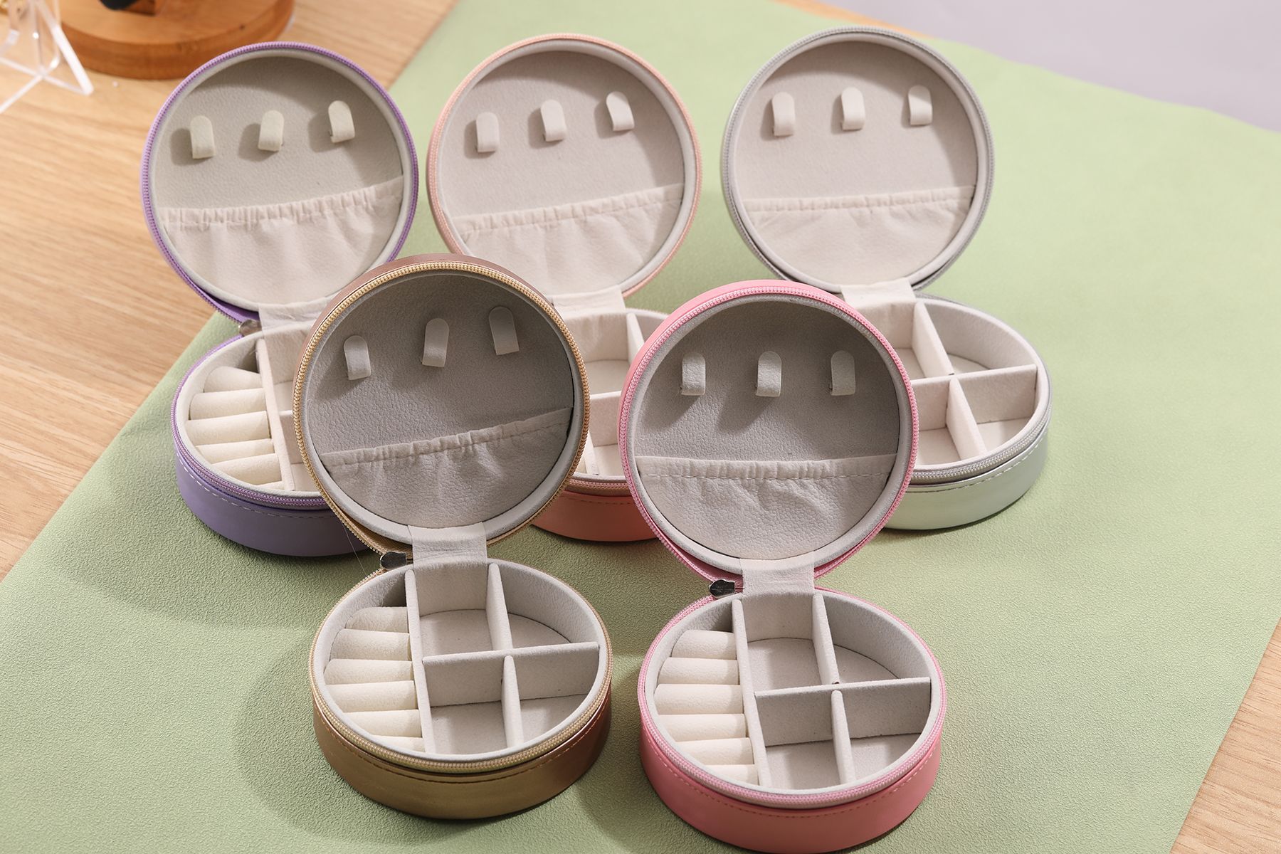 Runde tragbare Schmuckschatulle PU Schmuck-Aufbewahrungsbox Schmuck-Ohrringe-Ring-Organizer grenzüberschreitender Bestseller für den Außenhandel
