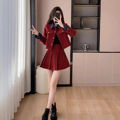 Autumn and winter French celebrity red small fragrance dress for women's zodiac year clothes New Year battle robe pleated skirt two-piece set